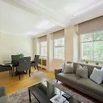Beautiful 2-Bed Apartment With Private Elevator - Next To Winter Wonderland Hyde Park & Harrods