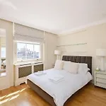 Beautiful 2-Bed Apartment With Private Elevator - Next To Winter Wonderland Hyde Park & Harrods