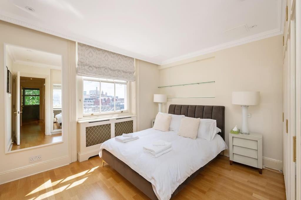 Beautiful 2-bed With Private Elevator - Next To Winter Wonderland Hyde Park & Harrods Londra
