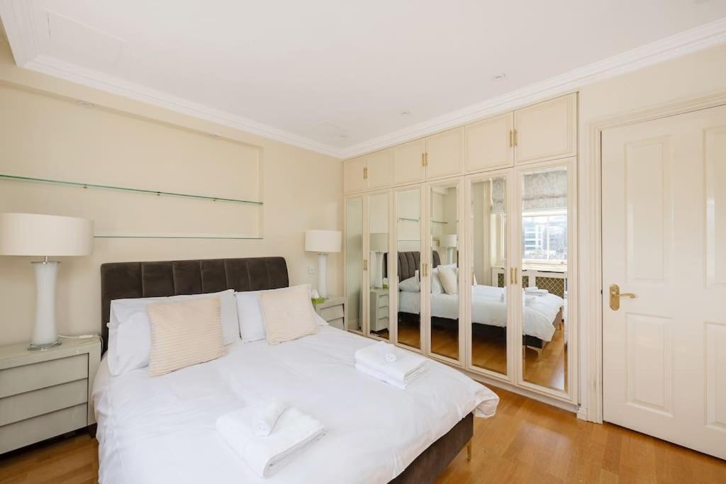 Beautiful 2-bed With Private Elevator - Next To Winter Wonderland Hyde Park & Harrods Appartamento